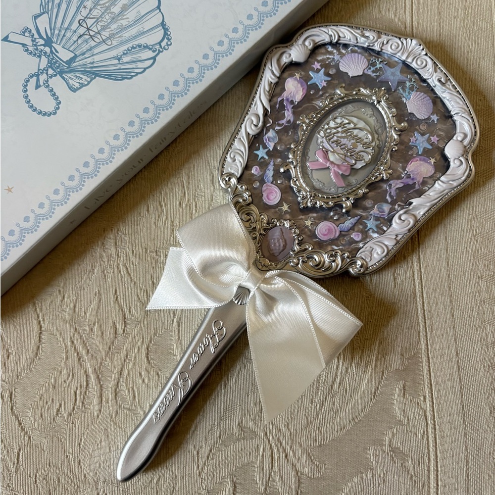 Flower Knows Shells Jewels Seashell Handheld Makeup Mirror in Pearly White BNIB